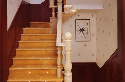永登中式别墅室内汉白玉石楼梯的定制安装装饰效果